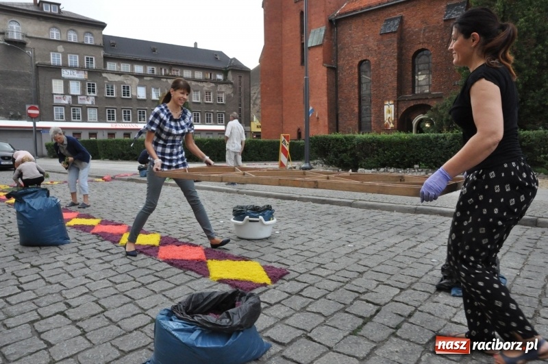 Zdjęcie w galerii na portalu naszraciborz.pl: Racibórz pięknie ustrojony na Boże Ciało [FOTO i WIDEO] wiadomości z regionu