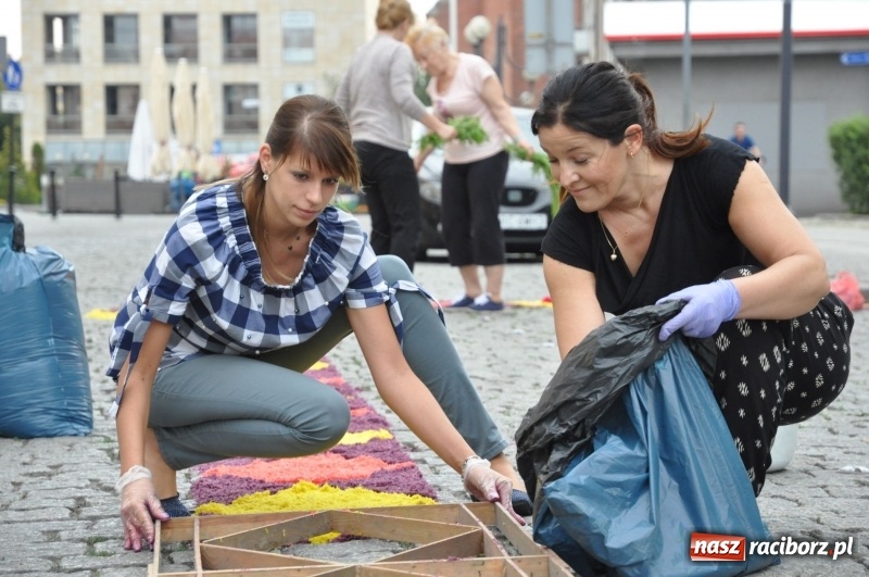 Zdjęcie w galerii na portalu naszraciborz.pl: Racibórz pięknie ustrojony na Boże Ciało [FOTO i WIDEO] wiadomości z regionu