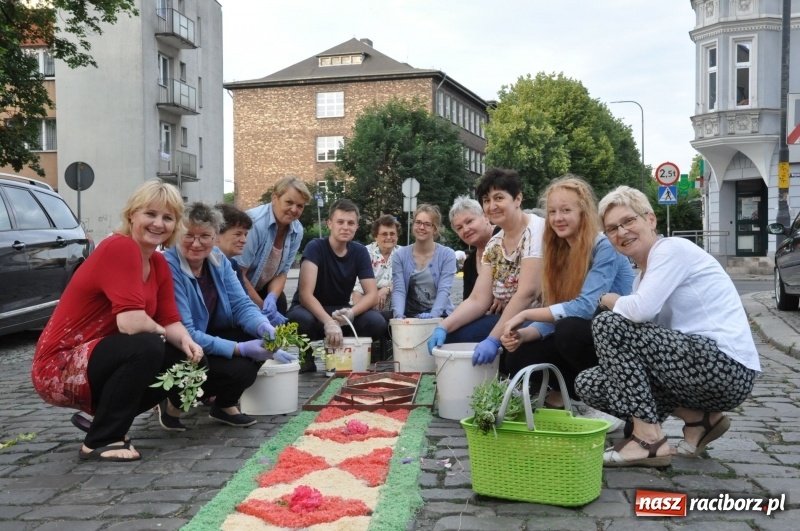 Zdjęcie w galerii na portalu naszraciborz.pl: Racibórz pięknie ustrojony na Boże Ciało [FOTO i WIDEO] wiadomości z regionu