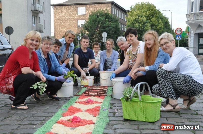 Zdjęcie w galerii na portalu naszraciborz.pl: Racibórz pięknie ustrojony na Boże Ciało [FOTO i WIDEO] wiadomości z regionu