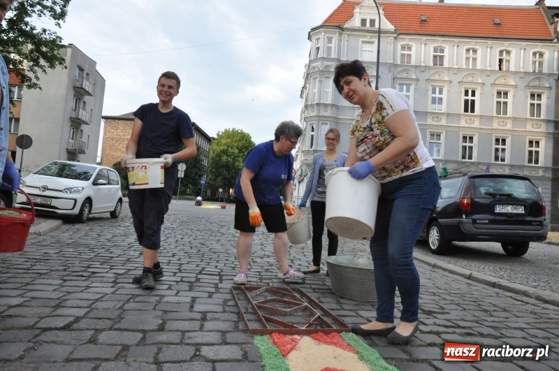 Zdjęcie w galerii na portalu naszraciborz.pl: Racibórz pięknie ustrojony na Boże Ciało [FOTO i WIDEO] wiadomości z regionu