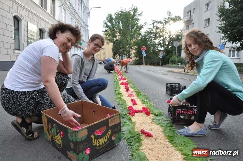 Zdjęcie w galerii na portalu naszraciborz.pl: Racibórz pięknie ustrojony na Boże Ciało [FOTO i WIDEO] wiadomości z regionu
