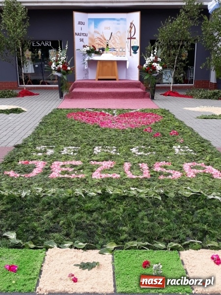 Zdjęcie w galerii na portalu naszraciborz.pl: Racibórz pięknie ustrojony na Boże Ciało [FOTO i WIDEO] wiadomości z regionu