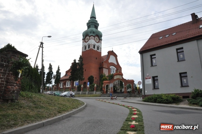 Zdjęcie w galerii na portalu naszraciborz.pl: W Brzeziu przygotowali prawdziwe arcydzieła. Obejrzeć przyjechała nawet TVP [FOTO] wiadomości z regionu