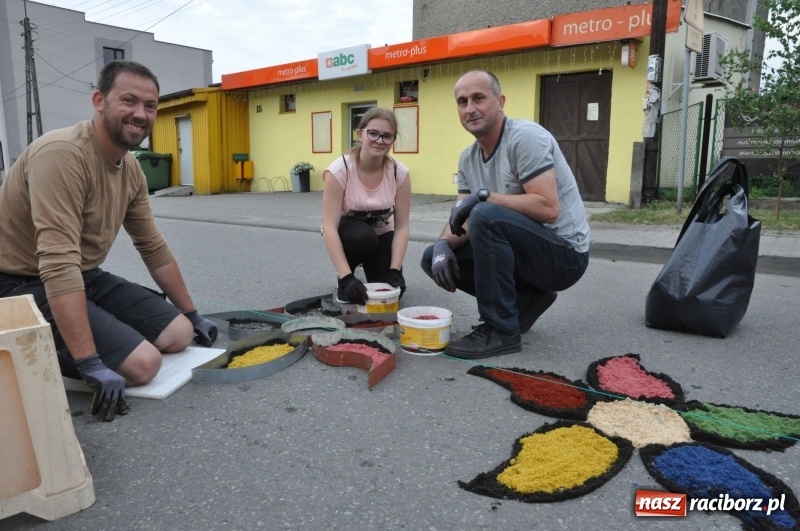 Zdjęcie w galerii na portalu naszraciborz.pl: W Brzeziu przygotowali prawdziwe arcydzieła. Obejrzeć przyjechała nawet TVP [FOTO] wiadomości z regionu