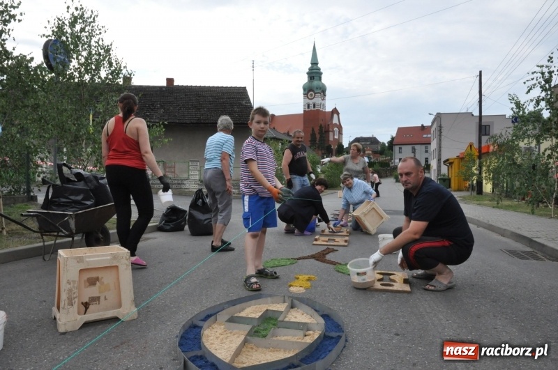 Zdjęcie w galerii na portalu naszraciborz.pl: W Brzeziu przygotowali prawdziwe arcydzieła. Obejrzeć przyjechała nawet TVP [FOTO] wiadomości z regionu
