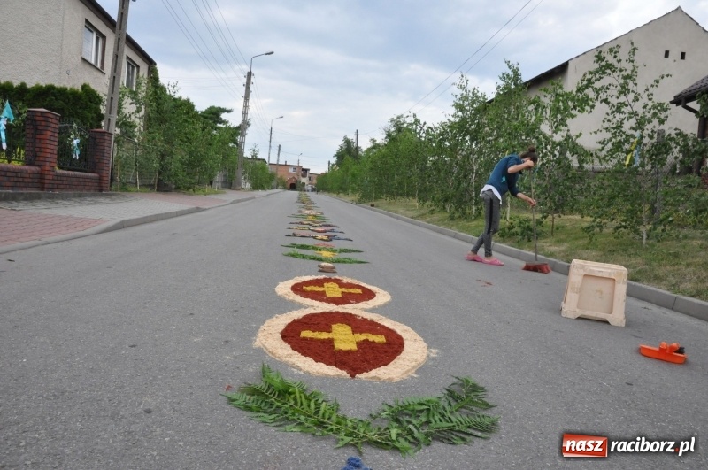 Zdjęcie w galerii na portalu naszraciborz.pl: W Brzeziu przygotowali prawdziwe arcydzieła. Obejrzeć przyjechała nawet TVP [FOTO] wiadomości z regionu