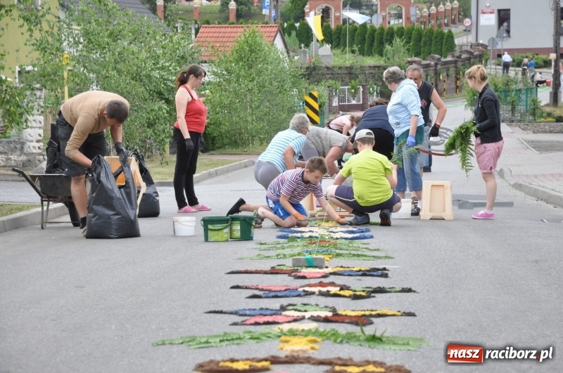 Zdjęcie w galerii na portalu naszraciborz.pl: W Brzeziu przygotowali prawdziwe arcydzieła. Obejrzeć przyjechała nawet TVP [FOTO] wiadomości z regionu
