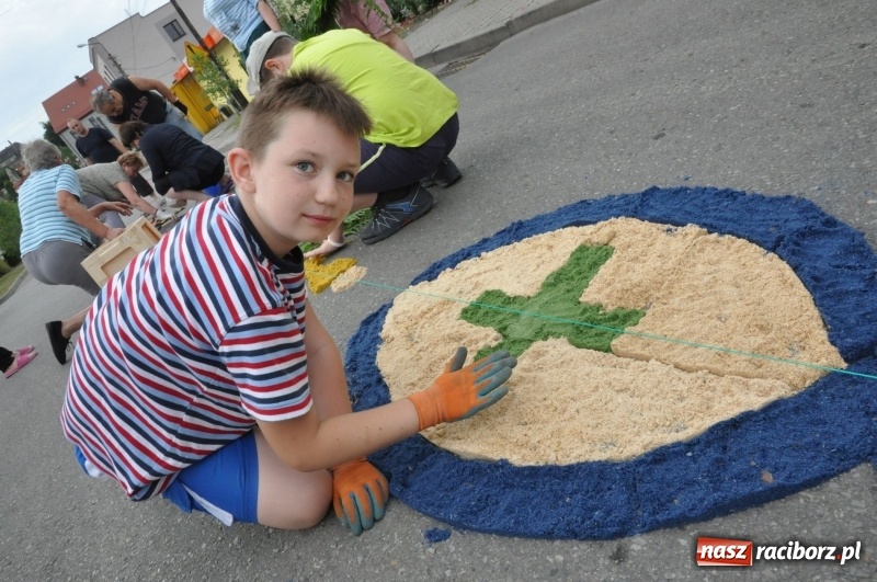 Zdjęcie w galerii na portalu naszraciborz.pl: W Brzeziu przygotowali prawdziwe arcydzieła. Obejrzeć przyjechała nawet TVP [FOTO] wiadomości z regionu