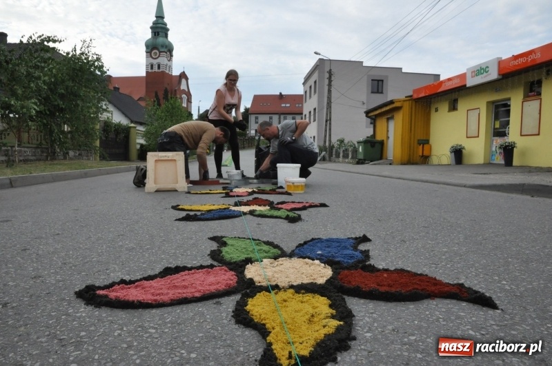 Zdjęcie w galerii na portalu naszraciborz.pl: W Brzeziu przygotowali prawdziwe arcydzieła. Obejrzeć przyjechała nawet TVP [FOTO] wiadomości z regionu