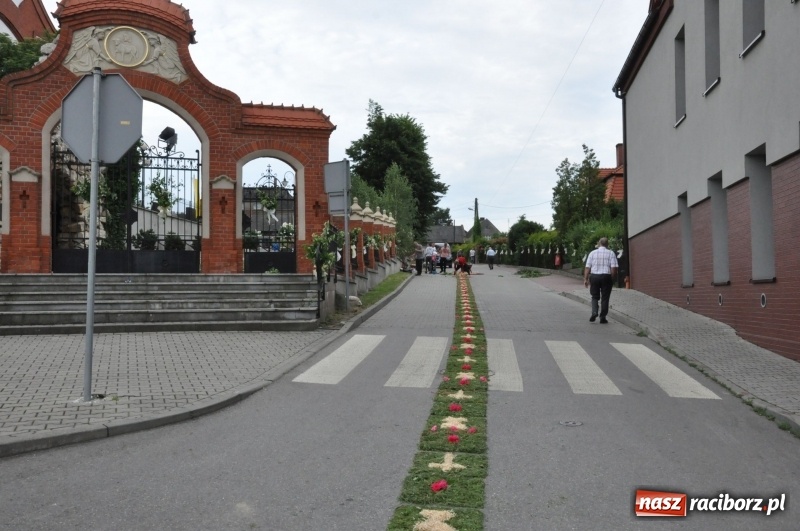 Zdjęcie w galerii na portalu naszraciborz.pl: W Brzeziu przygotowali prawdziwe arcydzieła. Obejrzeć przyjechała nawet TVP [FOTO] wiadomości z regionu