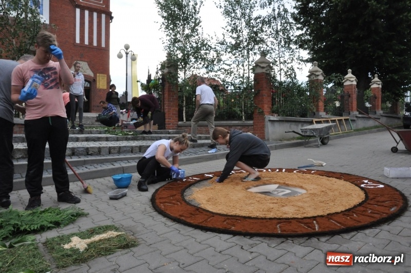 Zdjęcie w galerii na portalu naszraciborz.pl: W Brzeziu przygotowali prawdziwe arcydzieła. Obejrzeć przyjechała nawet TVP [FOTO] wiadomości z regionu