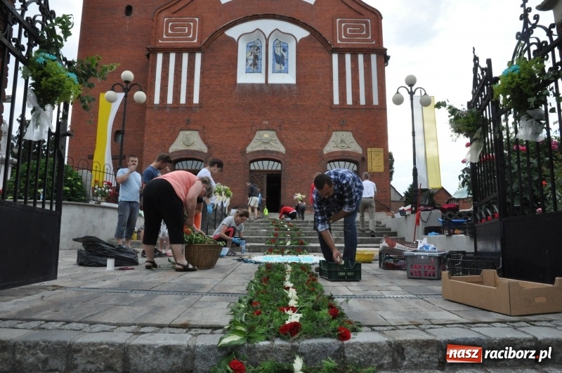 Zdjęcie w galerii na portalu naszraciborz.pl: W Brzeziu przygotowali prawdziwe arcydzieła. Obejrzeć przyjechała nawet TVP [FOTO] wiadomości z regionu