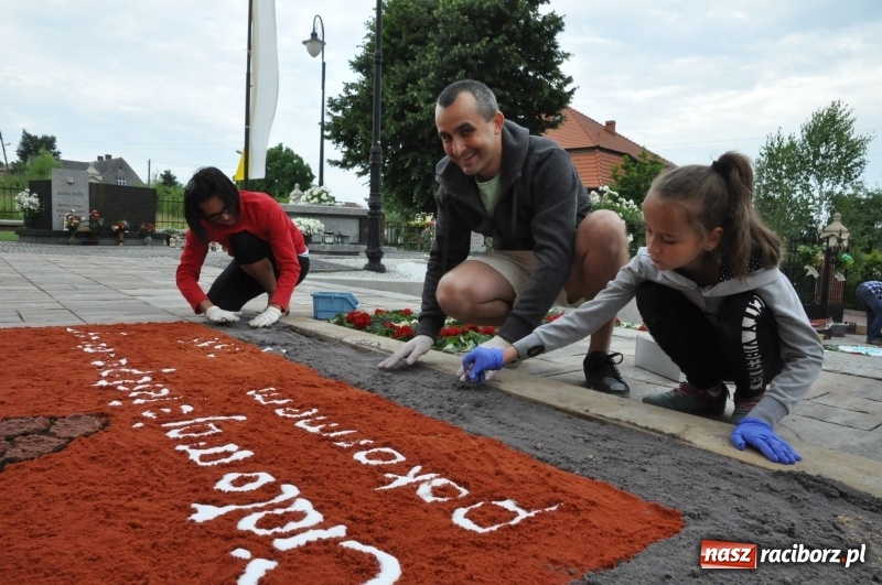 Zdjęcie w galerii na portalu naszraciborz.pl: W Brzeziu przygotowali prawdziwe arcydzieła. Obejrzeć przyjechała nawet TVP [FOTO] wiadomości z regionu