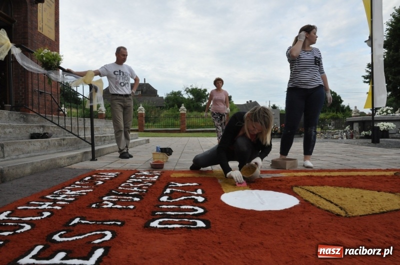 Zdjęcie w galerii na portalu naszraciborz.pl: W Brzeziu przygotowali prawdziwe arcydzieła. Obejrzeć przyjechała nawet TVP [FOTO] wiadomości z regionu
