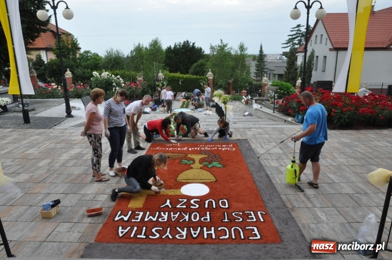 Zdjęcie w galerii na portalu naszraciborz.pl: W Brzeziu przygotowali prawdziwe arcydzieła. Obejrzeć przyjechała nawet TVP [FOTO] wiadomości z regionu