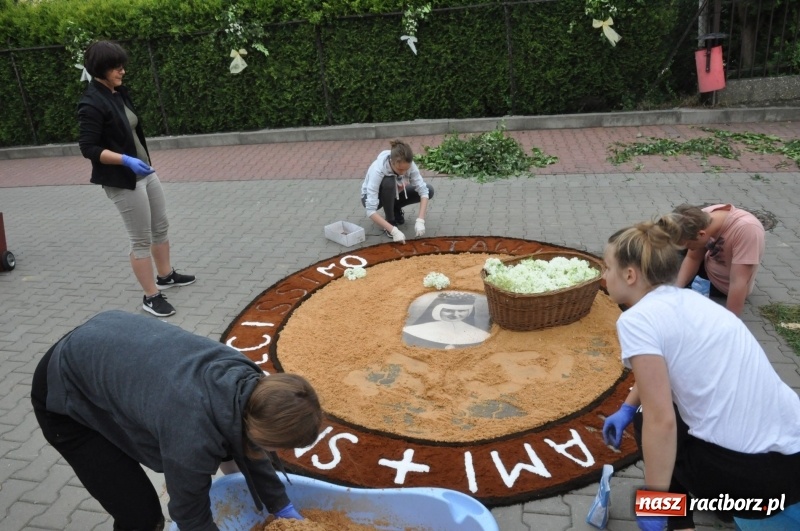 Zdjęcie w galerii na portalu naszraciborz.pl: W Brzeziu przygotowali prawdziwe arcydzieła. Obejrzeć przyjechała nawet TVP [FOTO] wiadomości z regionu