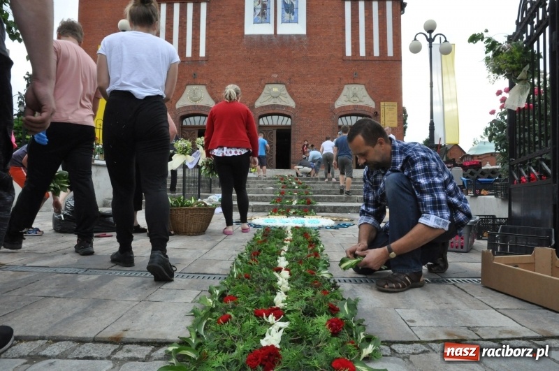 Zdjęcie w galerii na portalu naszraciborz.pl: W Brzeziu przygotowali prawdziwe arcydzieła. Obejrzeć przyjechała nawet TVP [FOTO] wiadomości z regionu