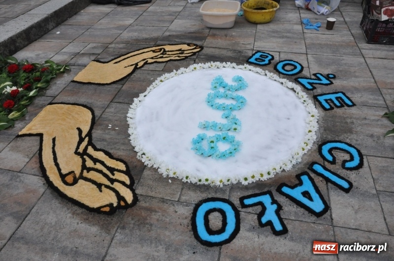 Zdjęcie w galerii na portalu naszraciborz.pl: W Brzeziu przygotowali prawdziwe arcydzieła. Obejrzeć przyjechała nawet TVP [FOTO] wiadomości z regionu