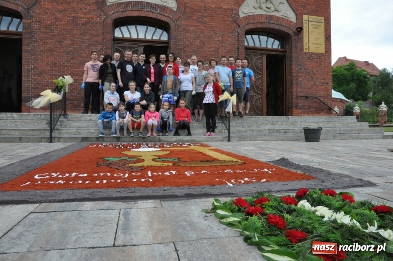 Zdjęcie w galerii na portalu naszraciborz.pl: W Brzeziu przygotowali prawdziwe arcydzieła. Obejrzeć przyjechała nawet TVP [FOTO] wiadomości z regionu