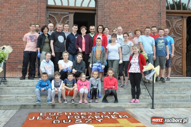 Zdjęcie w galerii na portalu naszraciborz.pl: W Brzeziu przygotowali prawdziwe arcydzieła. Obejrzeć przyjechała nawet TVP [FOTO] wiadomości z regionu