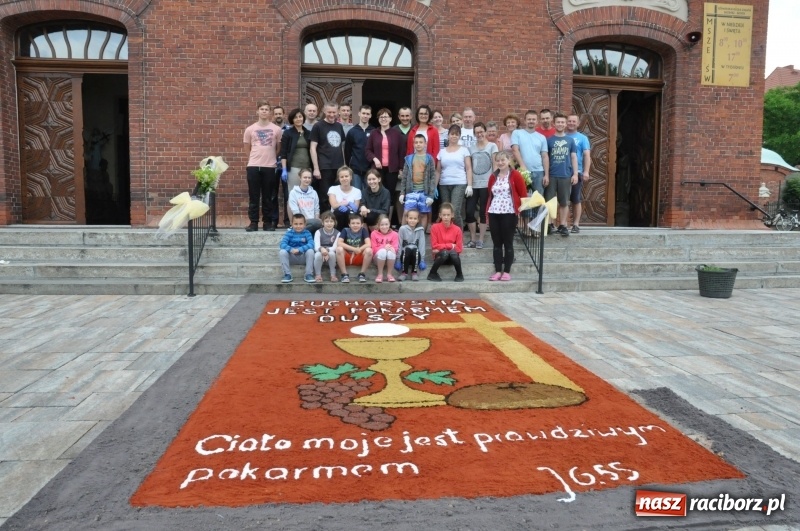 Zdjęcie w galerii na portalu naszraciborz.pl: W Brzeziu przygotowali prawdziwe arcydzieła. Obejrzeć przyjechała nawet TVP [FOTO] wiadomości z regionu