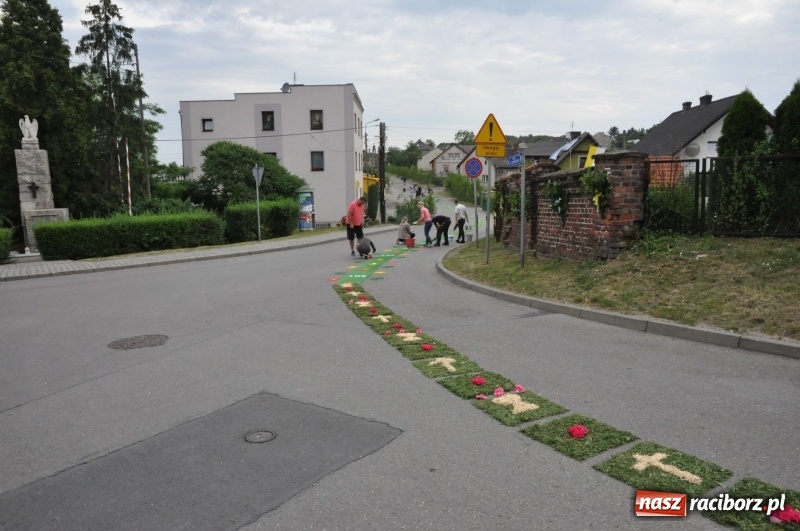 Zdjęcie w galerii na portalu naszraciborz.pl: W Brzeziu przygotowali prawdziwe arcydzieła. Obejrzeć przyjechała nawet TVP [FOTO] wiadomości z regionu
