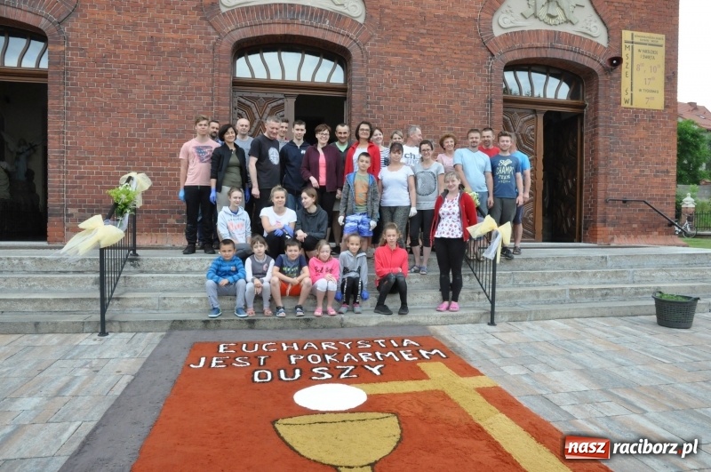 Zdjęcie w galerii na portalu naszraciborz.pl: W Brzeziu przygotowali prawdziwe arcydzieła. Obejrzeć przyjechała nawet TVP [FOTO] wiadomości z regionu