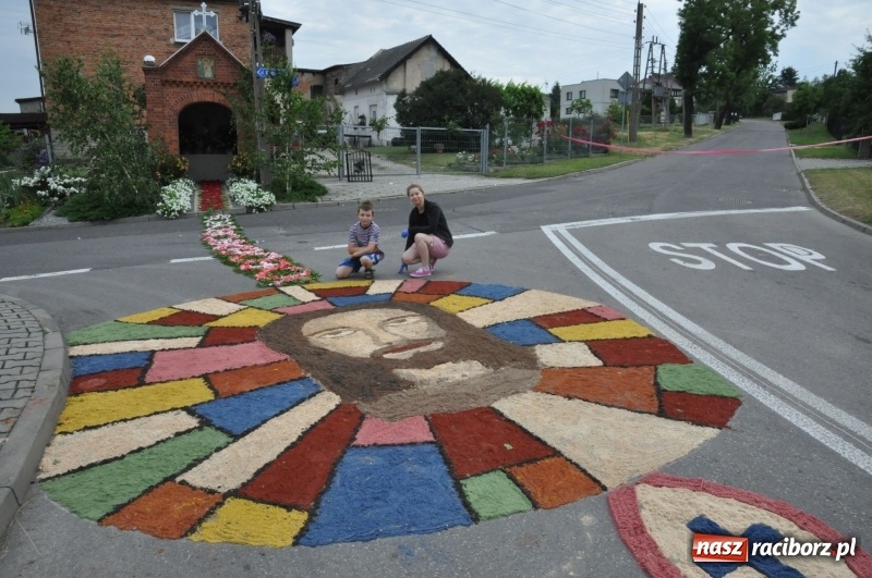 Zdjęcie w galerii na portalu naszraciborz.pl: W Brzeziu przygotowali prawdziwe arcydzieła. Obejrzeć przyjechała nawet TVP [FOTO] wiadomości z regionu