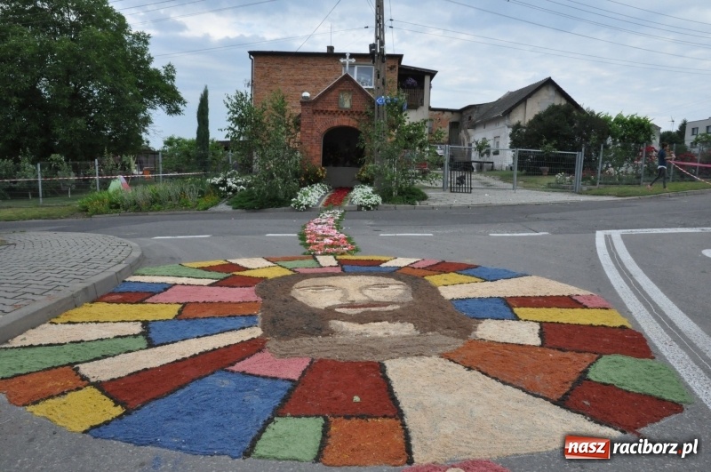 Zdjęcie w galerii na portalu naszraciborz.pl: W Brzeziu przygotowali prawdziwe arcydzieła. Obejrzeć przyjechała nawet TVP [FOTO] wiadomości z regionu