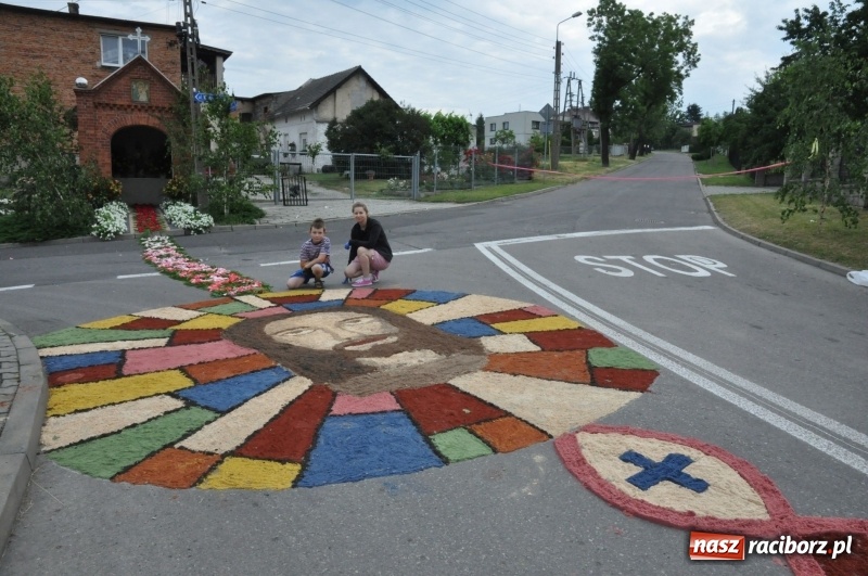 Zdjęcie w galerii na portalu naszraciborz.pl: W Brzeziu przygotowali prawdziwe arcydzieła. Obejrzeć przyjechała nawet TVP [FOTO] wiadomości z regionu