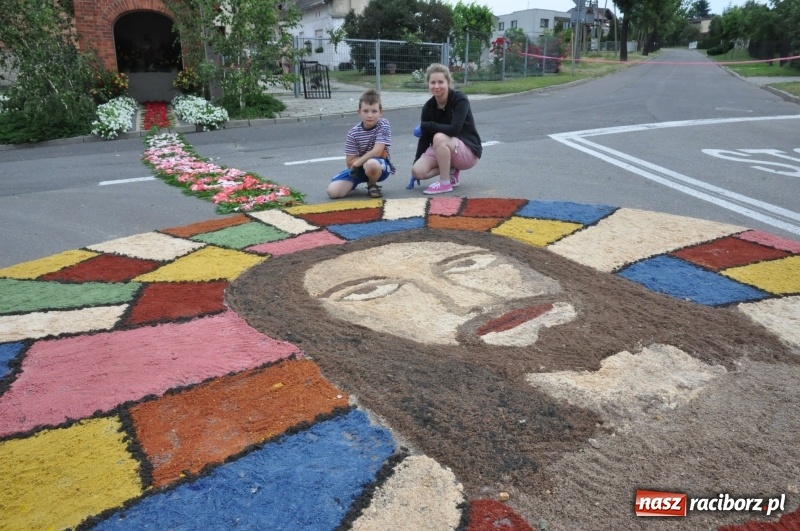 Zdjęcie w galerii na portalu naszraciborz.pl: W Brzeziu przygotowali prawdziwe arcydzieła. Obejrzeć przyjechała nawet TVP [FOTO] wiadomości z regionu