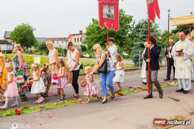 Zdjęcie w galerii na portalu naszraciborz.pl: Boże Ciało w dzielnicach. Brzezie i Studzienna [FOTO i WIDEO] wiadomości z regionu