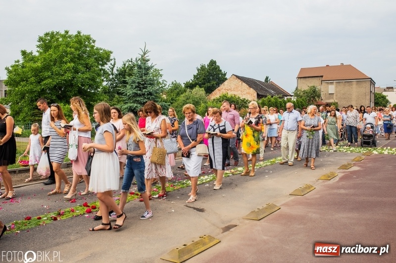 Zdjęcie w galerii na portalu naszraciborz.pl: Boże Ciało w dzielnicach. Brzezie i Studzienna [FOTO i WIDEO] wiadomości z regionu