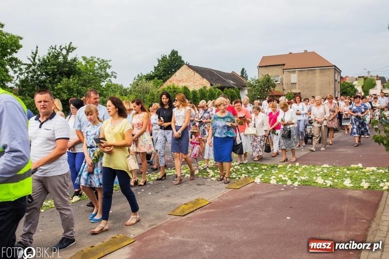 Zdjęcie w galerii na portalu naszraciborz.pl: Boże Ciało w dzielnicach. Brzezie i Studzienna [FOTO i WIDEO] wiadomości z regionu