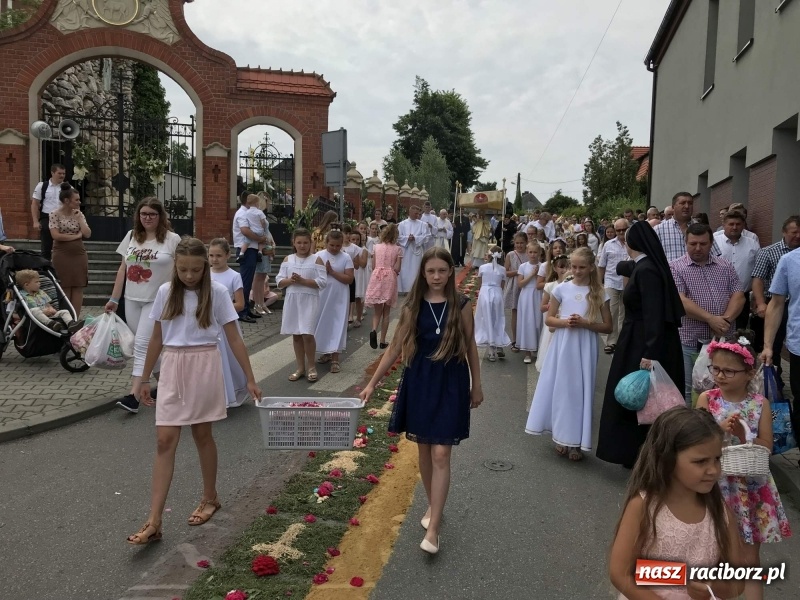Zdjęcie w galerii na portalu naszraciborz.pl: Boże Ciało w dzielnicach. Brzezie i Studzienna [FOTO i WIDEO] wiadomości z regionu