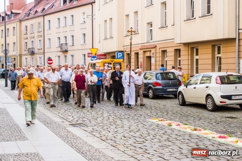 Zdjęcie w galerii na portalu naszraciborz.pl: Procesja Bożego Ciała na starym mieście [FOTO i WIDEO] wiadomości z regionu