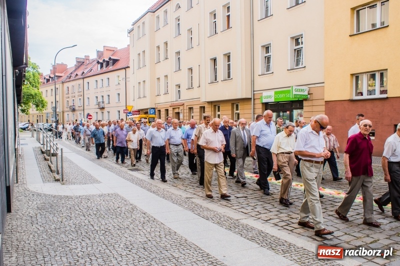 Zdjęcie w galerii na portalu naszraciborz.pl: Procesja Bożego Ciała na starym mieście [FOTO i WIDEO] wiadomości z regionu