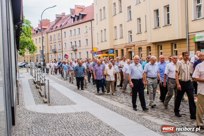 Zdjęcie w galerii na portalu naszraciborz.pl: Procesja Bożego Ciała na starym mieście [FOTO i WIDEO] wiadomości z regionu