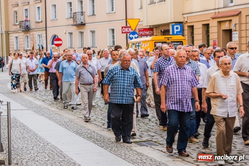 Zdjęcie w galerii na portalu naszraciborz.pl: Procesja Bożego Ciała na starym mieście [FOTO i WIDEO] wiadomości z regionu