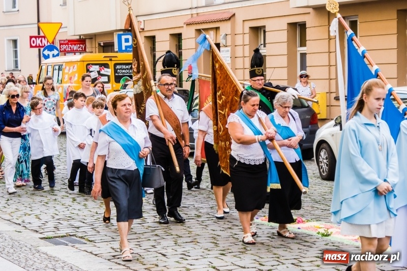 Zdjęcie w galerii na portalu naszraciborz.pl: Procesja Bożego Ciała na starym mieście [FOTO i WIDEO] wiadomości z regionu