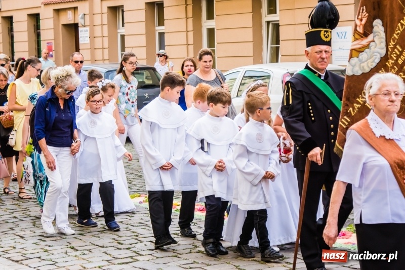 Zdjęcie w galerii na portalu naszraciborz.pl: Procesja Bożego Ciała na starym mieście [FOTO i WIDEO] wiadomości z regionu