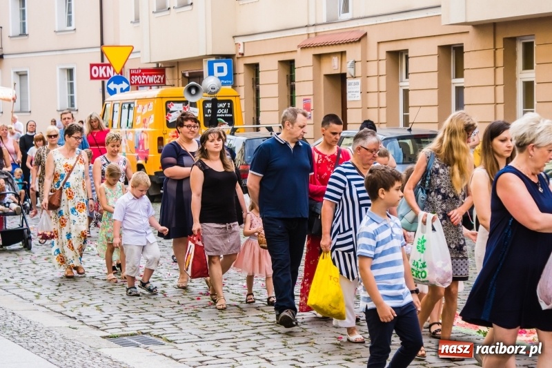 Zdjęcie w galerii na portalu naszraciborz.pl: Procesja Bożego Ciała na starym mieście [FOTO i WIDEO] wiadomości z regionu