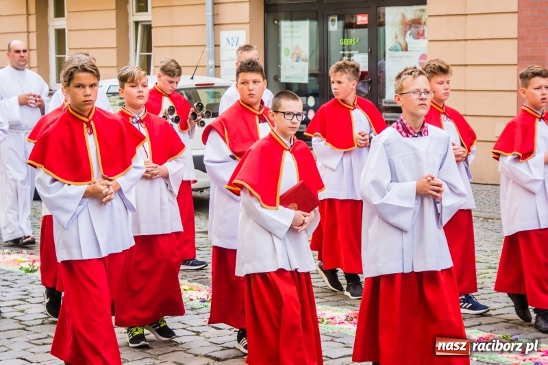 Zdjęcie w galerii na portalu naszraciborz.pl: Procesja Bożego Ciała na starym mieście [FOTO i WIDEO] wiadomości z regionu