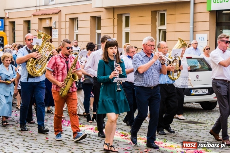 Zdjęcie w galerii na portalu naszraciborz.pl: Procesja Bożego Ciała na starym mieście [FOTO i WIDEO] wiadomości z regionu