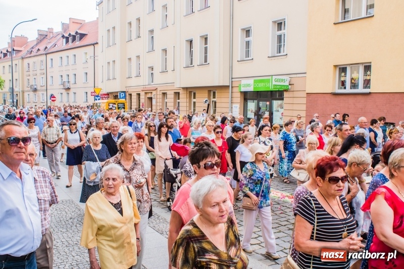 Zdjęcie w galerii na portalu naszraciborz.pl: Procesja Bożego Ciała na starym mieście [FOTO i WIDEO] wiadomości z regionu