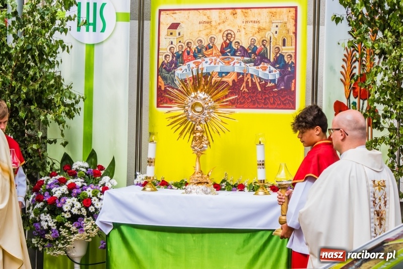 Zdjęcie w galerii na portalu naszraciborz.pl: Procesja Bożego Ciała na starym mieście [FOTO i WIDEO] wiadomości z regionu