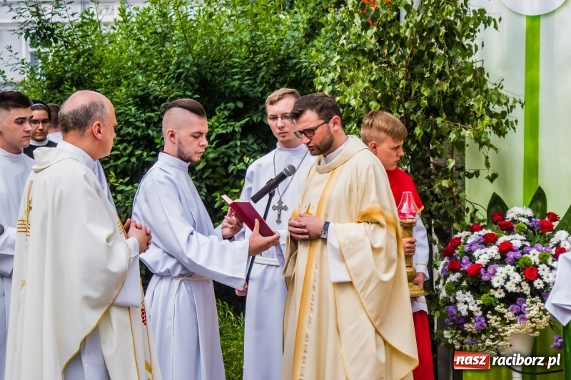 Zdjęcie w galerii na portalu naszraciborz.pl: Procesja Bożego Ciała na starym mieście [FOTO i WIDEO] wiadomości z regionu