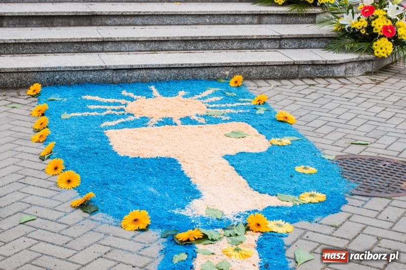 Zdjęcie w galerii na portalu naszraciborz.pl: Procesja Bożego Ciała na starym mieście [FOTO i WIDEO] wiadomości z regionu