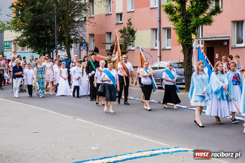 Zdjęcie w galerii na portalu naszraciborz.pl: Procesja Bożego Ciała na starym mieście [FOTO i WIDEO] wiadomości z regionu